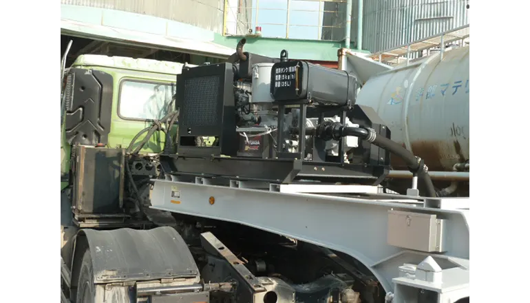 Engine Driven Hori Compressor mounted on Trailer Bulker Front